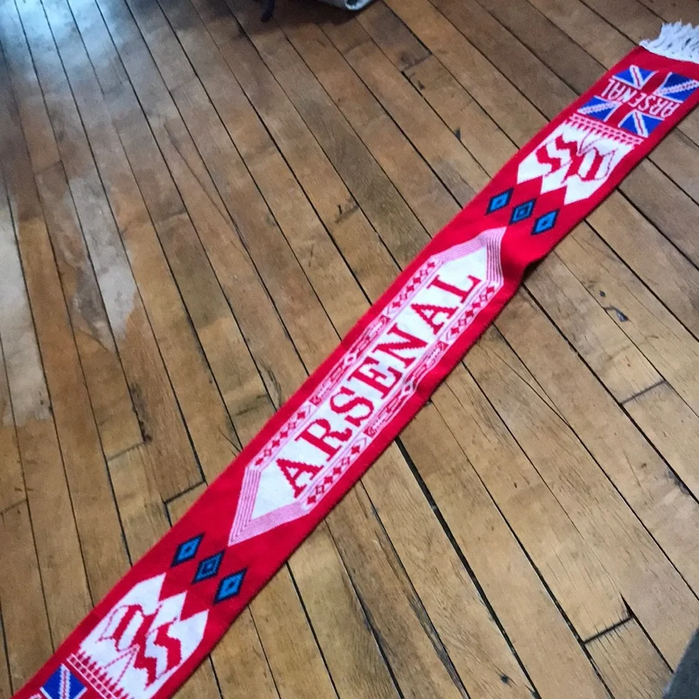 Red and‎ White Scarf